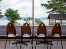 ■ロビー|田沢湖から徒歩10歩。歩いてすぐに田沢湖が広がります。
