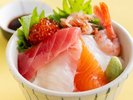 【朝食】毎月第3木曜日には海鮮丼を先着でご用意
