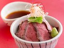 【朝食】毎月29日に(肉の日)にはローストビーフ丼を先着でご用意