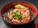 温泉卵とアボカド入りのネギトロ丼