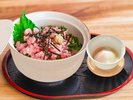 アボカドと温泉卵付きねぎとろ丼