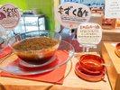 胡麻ラー油を数滴たらすと、もずく酢の旨味をさらに引き立てます