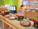 彩り豊かなシャキシャキのサラダバー