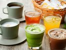 コーヒーや牛乳、ジュース、多種のドリンクをお選びいただけます!