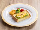 朝食|メインプレート(アボカドと玉子のトースト)
