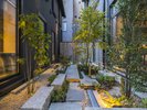 【中庭】エントランスには京都を感じさせる中庭がございます。