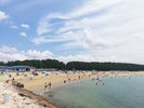 【田辺扇ヶ浜海水浴場】遊泳エリア。夏にはトイレ、更衣室、シャワーなどを完備したビーチハウス開設。