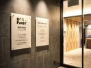 エントランスは24時以降施錠しております
