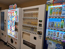 【自販機】ソフトドリンク、アルコール類、アイス、おつまみなど、お部屋でのリラックス時間のお供にどうぞ