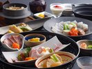 【スタンダード夕食(一例)】この画像の選べるご飯は、釜めしとなっております。