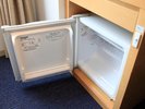 ■客室冷蔵庫、全部屋に小型の冷蔵庫をご用意しております。