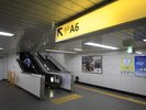 都営浅草線・都営大江戸線大門駅のA6出口から徒歩で約2分です。