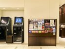 パンフレット棚と自動精算機