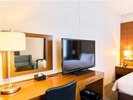 ■デラックスダブルルームルーム■大型テレビとデスクを完備。