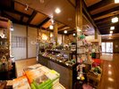 【売店】ご家族、ご友人、ご自分へのお土産にお立ち寄りください。