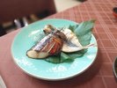 朝食は地物の干物2種をはじめとした和食膳です。朝の干物一例 鯵の潮干しと鯖の味醂干し