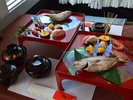 三が日はおせちです。ハクレイ酒造さんからいただいた明治時代のお膳です。