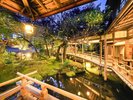【テラス】ロビー前のテラスから見た庭園。