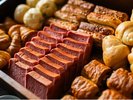■朝食ビュッフェ「北海道の恵みを味わう朝食」。全60種類以上の和洋メニューをご用意しております。