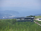 大室山山頂をお散歩しながら360度のパノラマをお楽しみください。
