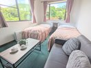 山側のお部屋から大室山を間近に見る事が出来ます。