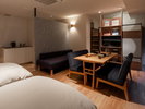 �yCity View Room A�z�i40�u�j�S�l�|���e�[�u���ƃ\�t�@�̂���A�L�b�`���t���̋q���ł��B
