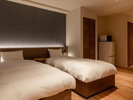 �yCity View Room A�z�i40�u�j�S�l�|���e�[�u���ƃ\�t�@�̂���A�L�b�`���t���̋q���ł��B
