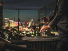 バーラウンジ(12F):横浜港の絶景夜景とともに。お好みのドリンクで楽しむ特別なひとときを
