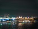 横浜港大さん橋国際線ターミナルに停泊するクルーズ船の様子が見えることも