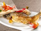 【極み/特別会席】秋(2026年9月〜11月)焼物 子持ち鮎塩焼き 東京野菜 山椒たれ