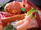 その繊維の繊細さを「絹のよう」と称される間ガニの刺身、その繊維質に美食家に愛される甘みと旨みが宿る。
