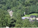 夏は新緑、秋は紅葉、冬は水墨画のような景色が広がります。
