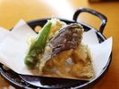 時期の旬の野菜と五箇山豆腐の天ぷら