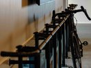 自転車のパーツを使用したバイクハンガー