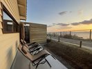 【露天ととのい場】 夕陽とオーシャンビューに包まれながら、心と体がじっくり温まる特別な時間を。