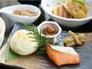 朝食盛り付け一例