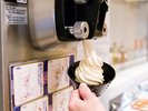 【夕食】フルーツソースなどのトッピングもございますのでお好みのソフトクリームをお楽しみください♪
