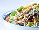 動物性由来の食材を一切使わず、野菜出汁の餡で仕上げた当館オリジナルのヘルシー皿うどん