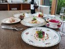 厳選された地元の旬の食材を中心としたコース料理です。