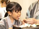 【手焼き体験】 好みの焼き加減になったら、好きなトッピングをつけて・・・♪焼きたての美味しさは格別!