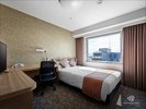 【ビジネスダブル】広さはモデレートと同じも、ベッドを140cm幅と小さくした分、居住性アップ。