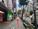 道玄坂を直進します。