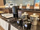 毎朝ドリップするこだわりのコーヒーと共に、心満たされる朝のひとときをお過ごしください。