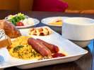 朝食バイキング/ウィンナーにスクランブルエッグ、ワッフルなんてオシャレな朝食♪
