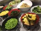 モーニングブッフェ 新鮮野菜を使用したサラダバーです。