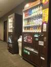 館内1F 自動販売機コーナー ジュースやコーヒー、アルコール等様々な種類を取り揃えております