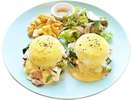 【ハワイアンランチ】とろとろのポーチドエッグに濃厚オランデーズソースをかけたハワイ定番メニュー。