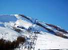車山高原スキー場は樹木のない広いバーンが特徴