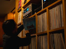 Kanazawa Music Bar�ł͐ꑮ�̃~���[�W�b�N�Z���N�^�[�̑I�Ȃ����y���݂��������B
