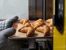 朝から焼きたての香りをお楽しみくださいませ